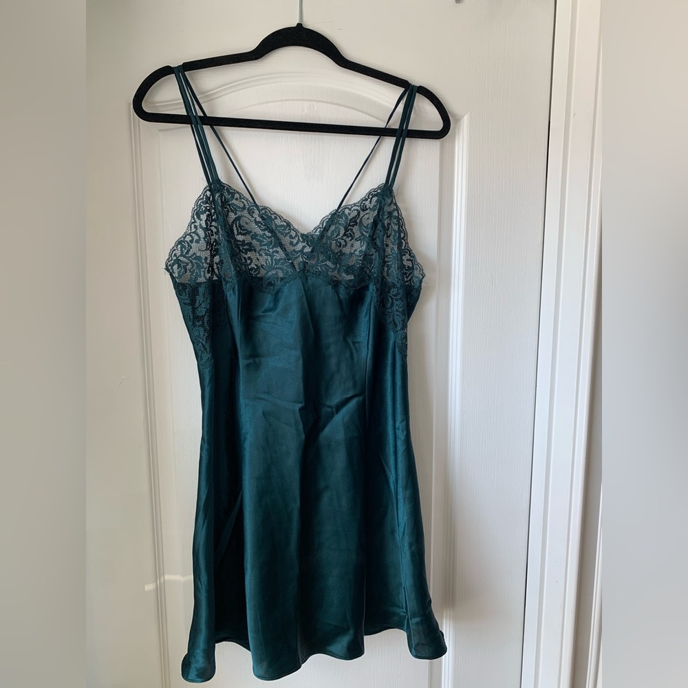 Victoria Secret nightgown. Size Large.